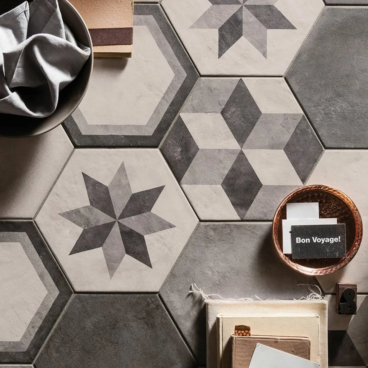 Terra Black Hexagon Mix 22x25 cm
